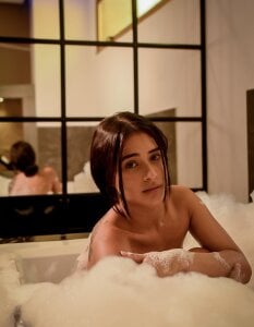 SHOWER WITH ME 💋 od ZOEBARLOWE  5 snímek