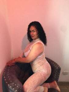 Aliciia_cute1 Enjoying a little, Christmas is approaching and that makes me hornier Pic 2