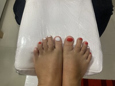 CelesteBailey Cute Feet Nails Pic 2