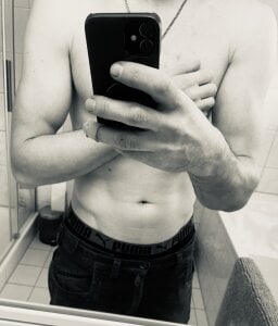 nightbound99 horny? Foto 4