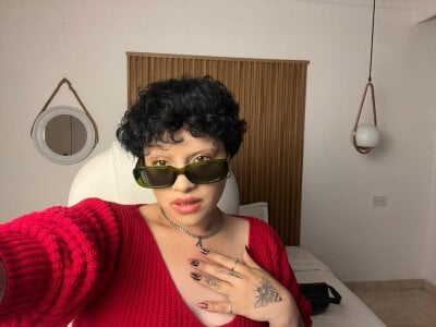 New haircut de Alaska_deluxe  3 Imagens