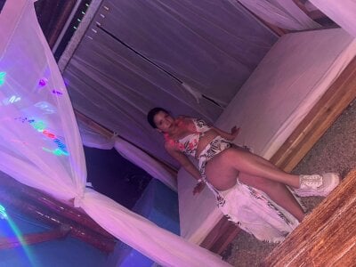 MiaNyxara_dh Free day Pic 2