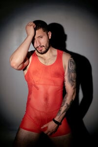 Red stuck to my body de Nathan_rivers  4 photos