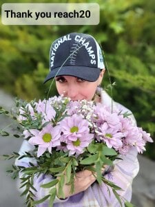 MilfNextDoor20 Don't forget the flowers for the princess! Pic 4