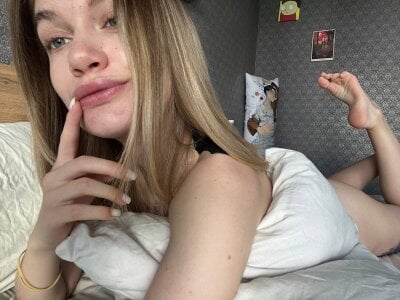 AnacondaOn I'm in your bed. what do you do?💏🛏️ รูป  2