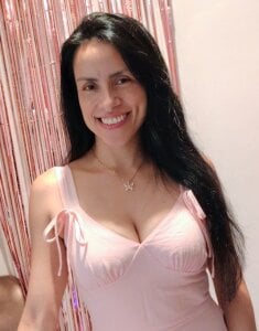 Bella_Exhibition Public Pic 2