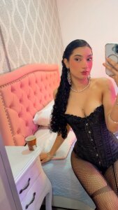 emma_scott_7 kullanıcısının Cabaret Girl🖤 albümü -  5 fotoğraf