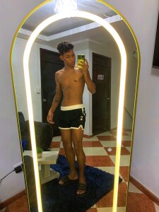 Michaell🌌☄️ de GREEN_BOYS  2 photos