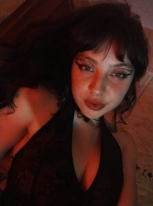 Velvet_Dreamss Your gothic Girl Pic