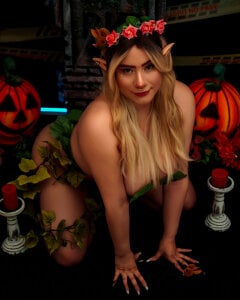 valt_  ☘️ Between leaves and desire ☘️ Pic