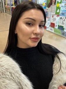 Brunete_Tease Public Bilde