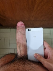 Hugecocklover8721's XXX Nude Photo 4