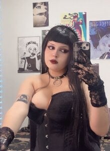 Scarleth_Shadow1 I'm not a vampire (But I feel like one) Poză 3