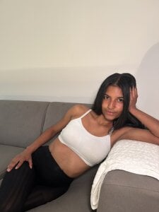 YuliethPetite Public Pic 2