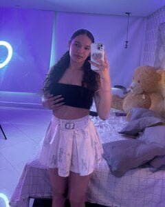 TinyCurlQueen kiss Pic 2