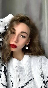 HollyBiirch Public Pic 8