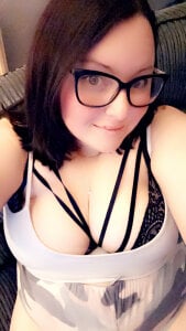 Curvy-Clare-30 Everyday favs Pic 4