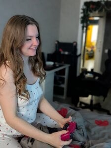 juicy-pussyWhoever loses - take off everything...图片 2