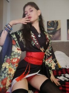 Emily_Strikeee dark kimono and red lingerie🥵💖 Billede 5
