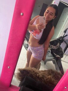 Pretty_girl_sex Public Pic 4