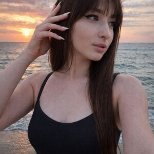 Birdie_Kiss Public Pic 3