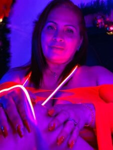sofia_big neon show Photo 3