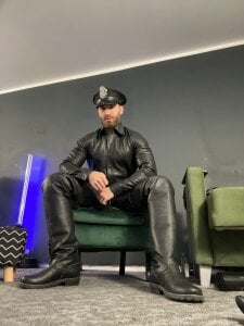 Leather naughty de damongold  photos