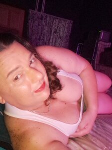 JadeTodd43 It's so hot.... Can someone just spray me and make me wet. Pic 3