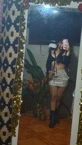 Annie_Larsen Public Pic