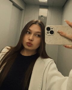 AlizaFoston Me^^ Pic 4