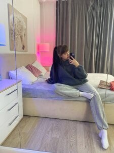 Stella_Paterson I'm on a walk Pic 2