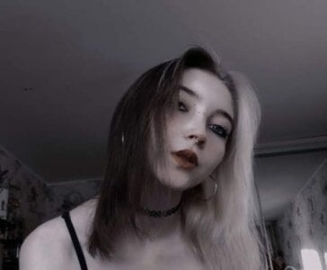 Ellen_Hops Public Pic 5