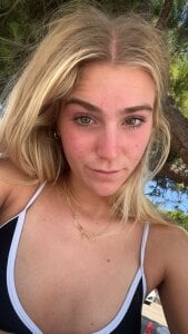 Hannah_skye69: Public ( 2 фото)