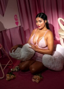 Kleverly_Manson1 Love is my favorite word🩷 Εικόνα 2