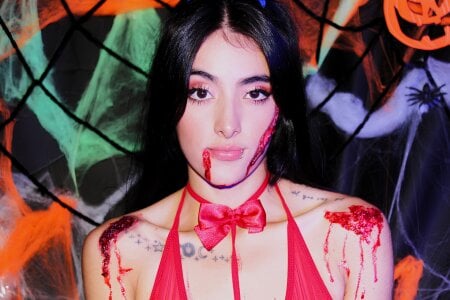 Cora_222 Trick or Treat? 🗣🗣🎃🎃 Pic