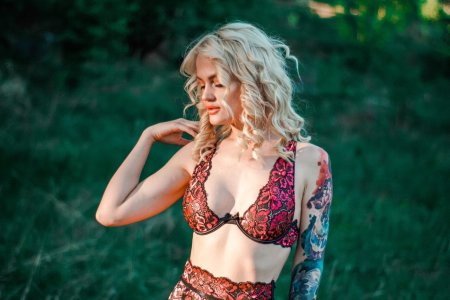 prettyblonde22 Public XXX Bilde