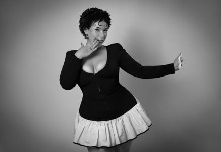 MillyHotsoon B/W photography Pic