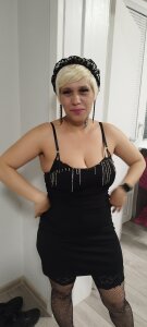 SluttyMomy Public Pic 3