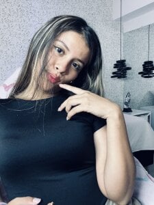 EMILIIA_RICHTER__ KISSES LOVES🥰😘😘 Pic 8