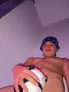 Dominic_king7のAh, Dominic loves having a lot of fun with you 😏の枚の写真