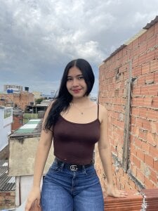 Isabella-Marin Public Pic 2