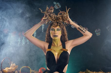 AngelaDevins Medusa's alluring eyes Pic 5