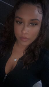 BellaRozay_ Public Pic