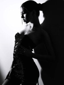 LeyaFoxhall Public 사진 2