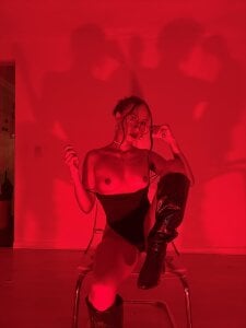 Valen_ross_ Do you like red? 💋 Pic 5