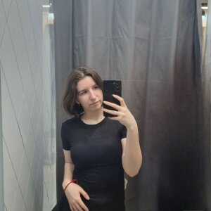 AnnalisaYeary shopping Pic 2