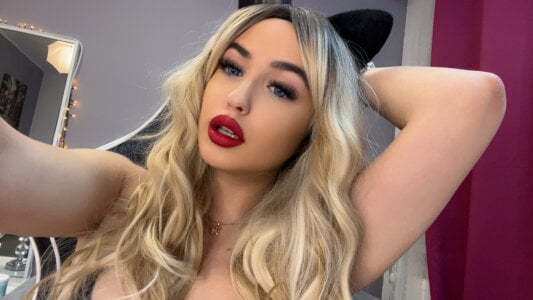 Eva_Lovvia_ Blonde Pic 2