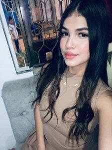 Emilia_harpperPublic Bild 3