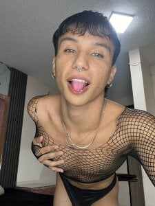 you favory femboy de MarckPassion  photos