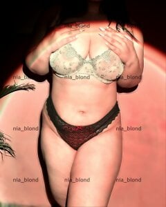 nia_blond_CAM Public Pic 4